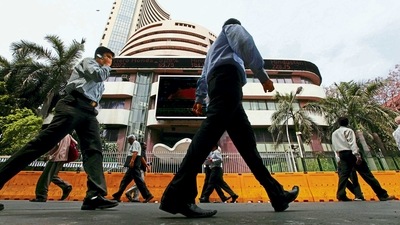 Sensex up 200 points to settle at 53,054, Nifty above 15,850 in closing session (MINT)