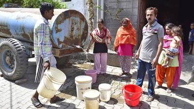 Residents filling water from MC tankers in Peru Banda area in Salem Tabri in Ludhiana on Wednesday. (Gurpreet Singh/HT)