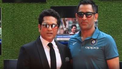 Sachin Tendulkar (L) with Mahendra Singh Dhoni (R) (Twitter)