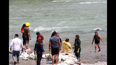 The Cabinet also recommended that the governor convene the monsoon session of Himachal Pradesh Vidhan Sabha from August 2 to 13. (Aqil Khan /HT) The Cabinet also recommended that the governor convene the monsoon session of Himachal Pradesh Vidhan Sabha from August 2 to 13. (Aqil Khan /HT)