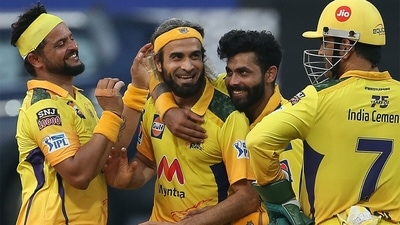 MS Dhoni with his CSK teammates earlier this year during IPL 2021. (CSK/Twitter) MS Dhoni with his CSK teammates earlier this year during IPL 2021. (CSK/Twitter)
