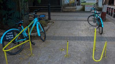 Broken cycle stands at smart city road at Aundh. (Milind Saurkar/HT Photo) Broken cycle stands at smart city road at Aundh. (Milind Saurkar/HT Photo)