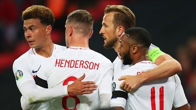 Harry Kane of England (2R) celebrates as scores his team's second goal from a penalty. (Getty Images) Harry Kane of England (2R) celebrates as scores his team's second goal from a penalty. (Getty Images)