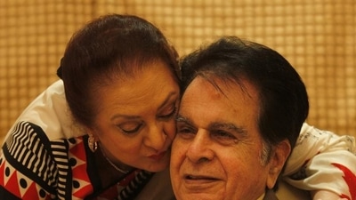 Late actor Dilip Kumar with wife Saira Banu. (Vijayanand Gupta/ HT Photi)