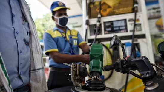 A worker refuels a motorbike at Janpath in New Delhi, India, on Wednesday, July 07, 2021. Petrol price per litre reached <span class='webrupee'>₹</span>100.25 today. (Photo by Sanchit Khanna/ Hindustan Times)