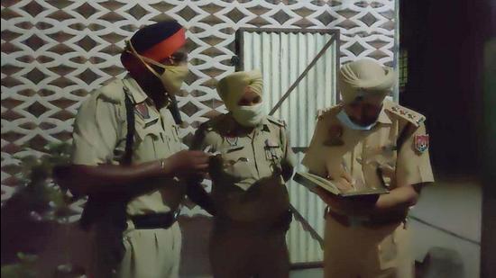 Police investigating the crime scene in Shimlapuri in Ludhiana on Tuesday night. (HT PHOTO)