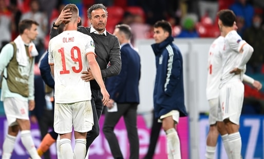 Spain coach Luis Enrique consoles his players after the penalty shootout loss to Italy in the Euro 2020 semi-final.(Getty Images) Spain coach Luis Enrique consoles his players after the penalty shootout loss to Italy in the Euro 2020 semi-final.(Getty Images)