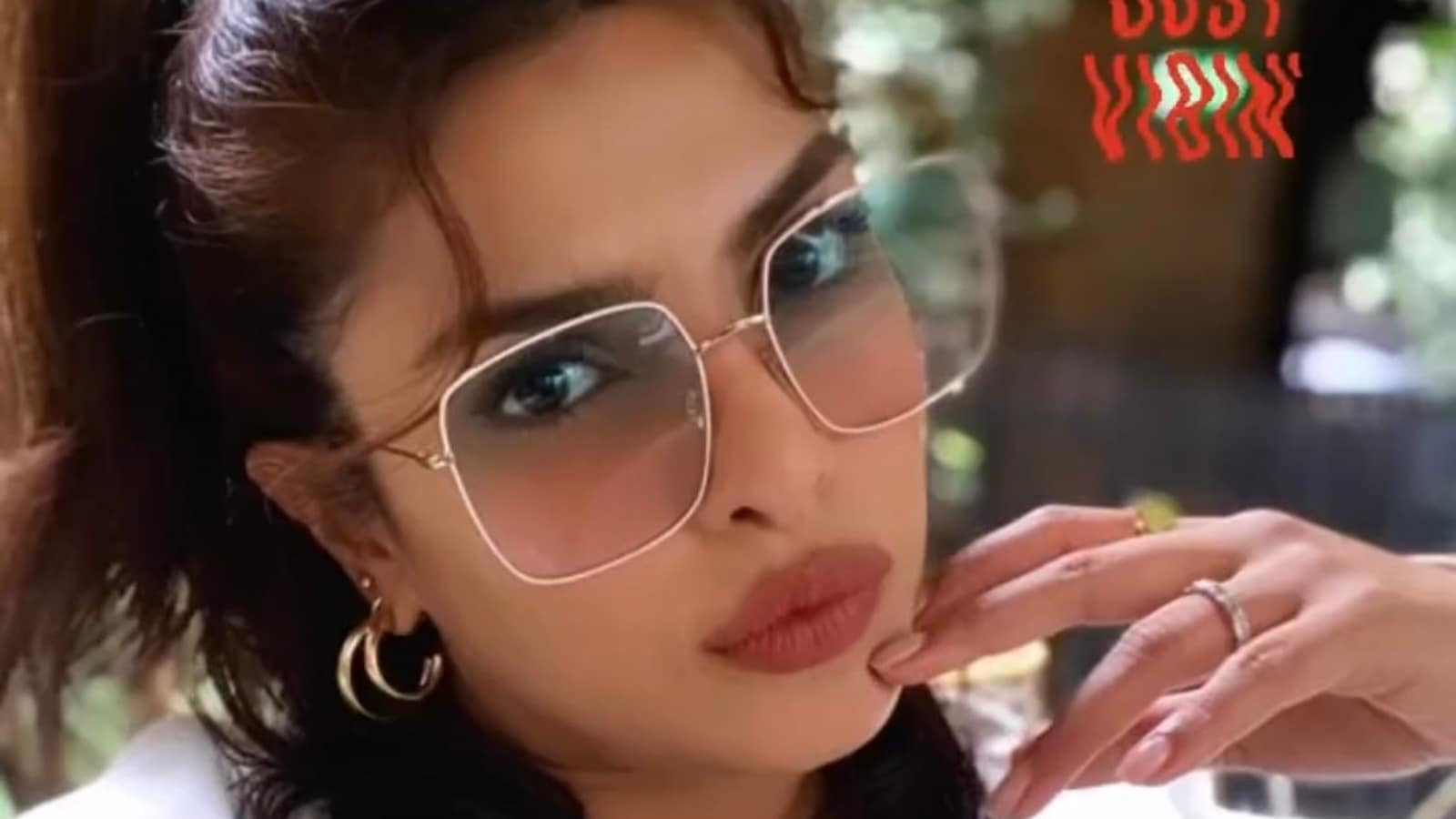 Priyanka Chopra glänzt mit ihrer übergroßen Sonnenbrille in neuen Bildern |  Bollywood