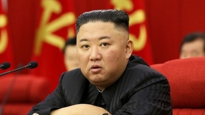 Kim Jong Un, who is himself fond of liquor and smoking, comes from a family with a history of heart disease. (Reuters)