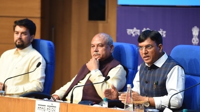 Union Minister for Information and Broadcasting Anurag Singh Thakur, Union Minister for Agriculture Narendra Singh Tomar and Union Minister for Health and Family Welfare Mansuskh Mandaviya during a press conference on the cabinet meeting after the reshuffle, at National Media Centre, in New Delhi, India, on Thursday, July 8, 2021. (Arvind Yadav/HT PHOTO) Union Minister for Information and Broadcasting Anurag Singh Thakur, Union Minister for Agriculture Narendra Singh Tomar and Union Minister for Health and Family Welfare Mansuskh Mandaviya during a press conference on the cabinet meeting after the reshuffle, at National Media Centre, in New Delhi, India, on Thursday, July 8, 2021. (Arvind Yadav/HT PHOTO)
