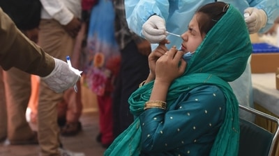 On Wednesday, India recorded recorded a huge jump in deaths due to Covid-19. As many as 930 people died of the virus in 24 hours. (Raj K Raj/HT Photo)