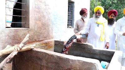 A tubewell spewing out polluted water at Aloarakh village in Sangrur. (HT PHOTO) A tubewell spewing out polluted water at Aloarakh village in Sangrur. (HT PHOTO)