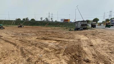Officials said that the area near Pachgaon Chowk has been cleared to start the drive. Officials said that the area near Pachgaon Chowk has been cleared to start the drive.