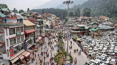 Tourists visit the Mall Road in Himachal Pradesh's Manali after relaxation in Covid-19 curfew, on July 3. (PTI Photo) Tourists visit the Mall Road in Himachal Pradesh's Manali after relaxation in Covid-19 curfew, on July 3. (PTI Photo)
