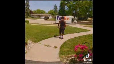 The image shows the delivery man standing in front of a lawn. (Screengrab)