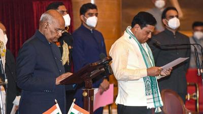 President Ram Nath Kovind administers oath of office and secrecy to cabinet minister Sarbananda Sonowal, at a ceremony at Rashtrapati Bhavan in New Delhi, Wednesday, July 7, 2021. (PTI) President Ram Nath Kovind administers oath of office and secrecy to cabinet minister Sarbananda Sonowal, at a ceremony at Rashtrapati Bhavan in New Delhi, Wednesday, July 7, 2021. (PTI)