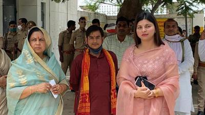 Samajwadi Party founder and chief patron Mulayam Singh Yadav’s niece-in-law Mridula Yadav after filing her nomination papers for the Saifai block pramukh’s post on Thursday. She was accompanied by her daughter-in-law Raj Laxmi Yadav (former Bihar chief minister Lalu Prasad Yadav’s daughter) after the nomination. (Photo courtesy Sughar Singh ‘Saifai’) Samajwadi Party founder and chief patron Mulayam Singh Yadav’s niece-in-law Mridula Yadav after filing her nomination papers for the Saifai block pramukh’s post on Thursday. She was accompanied by her daughter-in-law Raj Laxmi Yadav (former Bihar chief minister Lalu Prasad Yadav’s daughter) after the nomination. (Photo courtesy Sughar Singh ‘Saifai’)