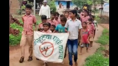 The image shows a march taken out by the kids of the village in Nashik against the use of slingshots. (Twitter@AnandReddyYellu) The image shows a march taken out by the kids of the village in Nashik against the use of slingshots. (Twitter@AnandReddyYellu)