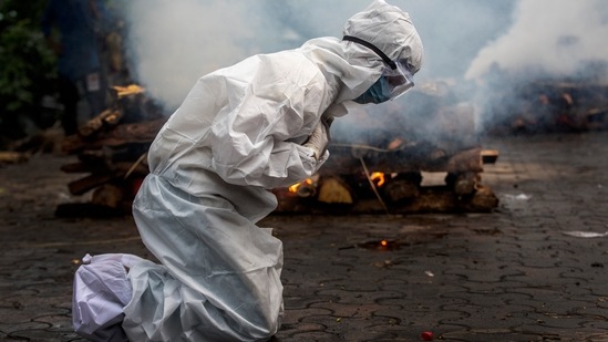 A woman breaks down as she prays before the cremation of a relative who died of Covid-19 in Gauhati, India on July 2. The global death toll from Covid-19 eclipsed 4 million July 7 as the crisis increasingly becomes a race between the vaccine and the highly contagious delta variant, AP reported.(Anupam Nath / AP)