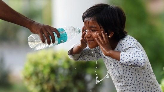 A young girl cools off on a hot afternoon at Sarai Kale Khan bus stop, in New Delhi, India, on Thursday, July 8, 2021. (Photo by Raj K Raj /HT Photo) A young girl cools off on a hot afternoon at Sarai Kale Khan bus stop, in New Delhi, India, on Thursday, July 8, 2021. (Photo by Raj K Raj /HT Photo)