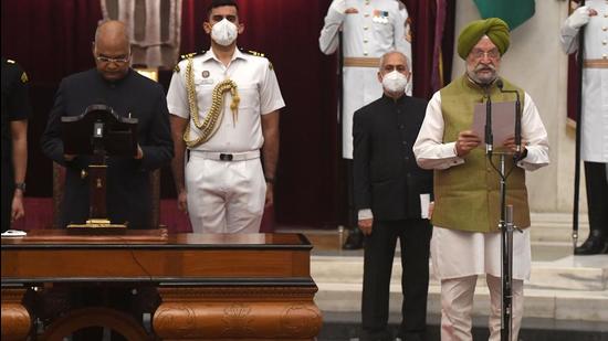 President Ram Nath Kovind administers oath to Hardeep Singh Puri as a Cabinet minister, at a swearing-in ceremony at the Rashtrapati Bhavan, in New Delhi, Wednesday, July 7, 2021. (PTI) President Ram Nath Kovind administers oath to Hardeep Singh Puri as a Cabinet minister, at a swearing-in ceremony at the Rashtrapati Bhavan, in New Delhi, Wednesday, July 7, 2021. (PTI)