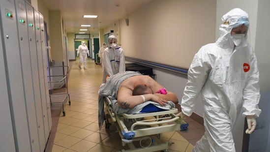 The country's third wave has taken many Russians by surprise as authorities struggle to counter widespread anti-vaccine sentiment.(AFP) The country's third wave has taken many Russians by surprise as authorities struggle to counter widespread anti-vaccine sentiment.(AFP)
