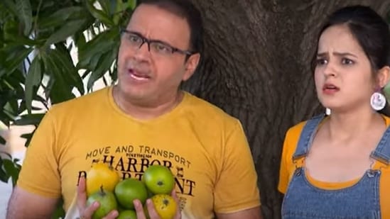 Much drama ensues after Bhide plucks the mangoes.