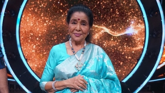 Asha Bhosle appeared on Indian Idol 12 where she also talked about one of her most famous songs. 