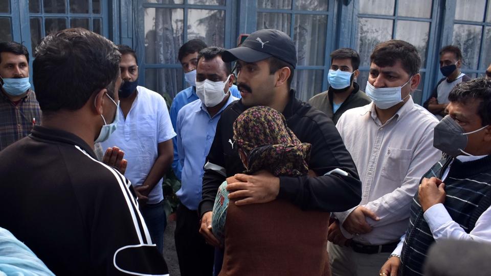 Vikramaditya Singh, the son of former chief minister Virbhadra Singh, accepting condolences at the family’s Shimla residence, Holly Lodge, on Thursday. (Deepak Sansta/HT) Vikramaditya Singh, the son of former chief minister Virbhadra Singh, accepting condolences at the family’s Shimla residence, Holly Lodge, on Thursday. (Deepak Sansta/HT)