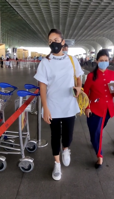 Earlier in the day, Mira Rajput was spotted at the Mumbai airport.