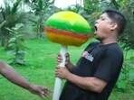 The image shows the 25 kg lollipop.(YouTube/@Village Food Channel)