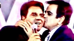 Dharmendra with late actor Dilip Kumar.