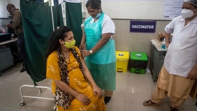 A Pune woman who is eight months pregnant is getting her first vaccination at a hospital after the government recommended Covid vaccination for pregnant women. (Pratham Gokhale/HT Photo)