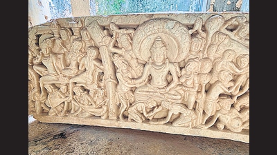 A spectacular panel found at Phanigiri. (Wikimedia Commons) A spectacular panel found at Phanigiri. (Wikimedia Commons)