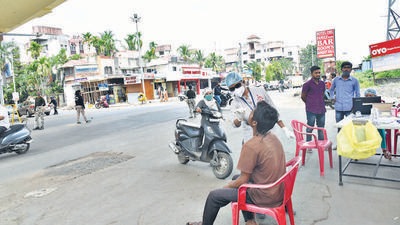 This week action was taken against those caught without a mask on the Chinchwad link road, with rapid antigen tests being conducted immediately. (HT PHOTO) This week action was taken against those caught without a mask on the Chinchwad link road, with rapid antigen tests being conducted immediately. (HT PHOTO)