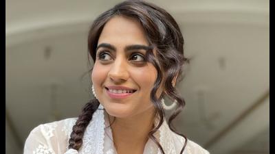 Aksha Pardasany will be shooting for second season of Jamtara: Sabka Number Ayega in Lucknow. (Instagram) Aksha Pardasany will be shooting for second season of Jamtara: Sabka Number Ayega in Lucknow. (Instagram)