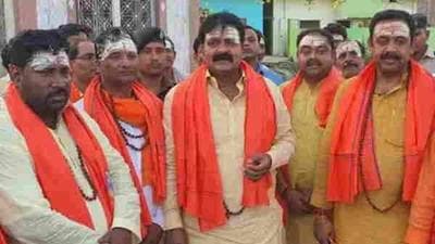 Jama Khan’s coments on his Hindu ancenstors reporters were made in Hajipur on Thursday evening when he was asked about the row in Uttar Pradesh over alleged conversion of Hindus to Islam. (Ht file) Jama Khan’s coments on his Hindu ancenstors reporters were made in Hajipur on Thursday evening when he was asked about the row in Uttar Pradesh over alleged conversion of Hindus to Islam. (Ht file)