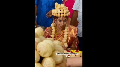 The image shows the bride wearing a garland and crown made with gulgappas. (Instagram/@arthibalajimakeoverstyles)