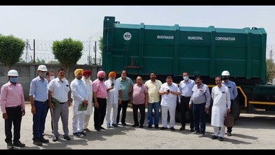 The Ludhiana MC committee which was on a two-day official visit to study solid waste management at Okhla (Delhi) and Bhiwadi (Rajasthan). (HT PHOTO) The Ludhiana MC committee which was on a two-day official visit to study solid waste management at Okhla (Delhi) and Bhiwadi (Rajasthan). (HT PHOTO)