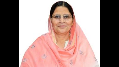 Haryana women and child development minister Kamlesh Dhandha was faced with a protest by farmers at Kurukshetra University on Friday. (HT file photo)
