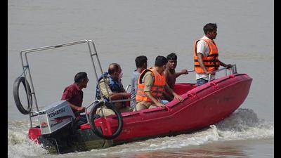 While divers could manage to rescue three persons alive, six others pulled out later succumbed at the hospital. (HT)