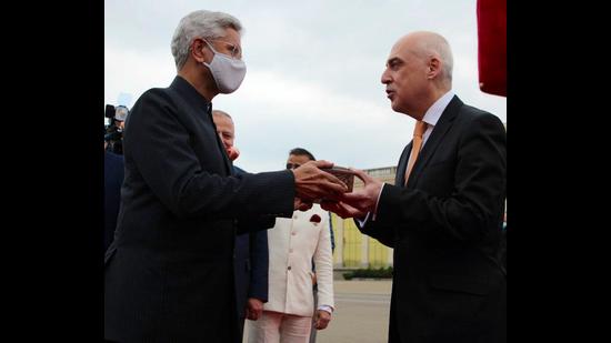 Jaishankar handing over relic of revered saint to his Geogian counterpart David Zalkaliani. (@DrSJaishankar/Twitter)