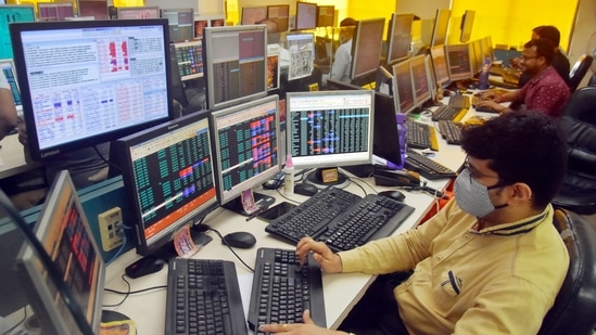 Shareholders react as Sensex and Nifty go down.(ANI File Photo ) Shareholders react as Sensex and Nifty go down.(ANI File Photo )