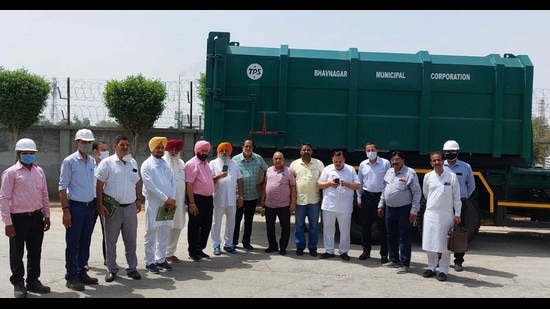 The Ludhiana MC committee which was on a two-day official visit to study solid waste management at Okhla (Delhi) and Bhiwadi (Rajasthan). (HT PHOTO) The Ludhiana MC committee which was on a two-day official visit to study solid waste management at Okhla (Delhi) and Bhiwadi (Rajasthan). (HT PHOTO)