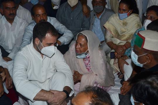 Congress leader Rahul Gandhi with Pratibha Singh, the wife of Virbhadra Singh, after paying tributes to the former chief minister at the Rajiv Bhawan in Shimla on Friday. (Deepak Sansta/HT) Congress leader Rahul Gandhi with Pratibha Singh, the wife of Virbhadra Singh, after paying tributes to the former chief minister at the Rajiv Bhawan in Shimla on Friday. (Deepak Sansta/HT)