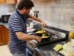 Sachin Tendulkar turns chef in his latest video.
