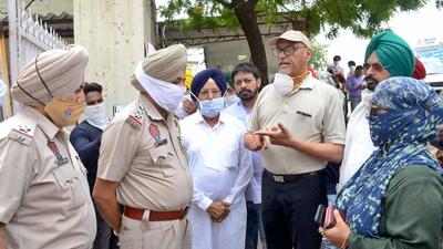 SAD leaders urging the police to lodge an FIR against Lok Insaaf Party chief Simarjit Singh Bains in Ludhiana on Saturday. (Gurpreet Singh/HT) SAD leaders urging the police to lodge an FIR against Lok Insaaf Party chief Simarjit Singh Bains in Ludhiana on Saturday. (Gurpreet Singh/HT)