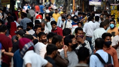 Heavy crowd at Gaffar Market, in New Delhi, India, on Friday, July 9, 2021. (Photo by Sanjeev Verma/ Hindustan Times) Heavy crowd at Gaffar Market, in New Delhi, India, on Friday, July 9, 2021. (Photo by Sanjeev Verma/ Hindustan Times)