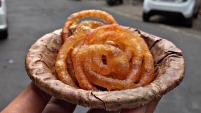Jalebi: This dish is famous all over South Asia and the Middle East. It is best when hot but can also be eaten when cold with rabri, which is another popular Indian dessert. (Instagram/@_ghatakkk_)