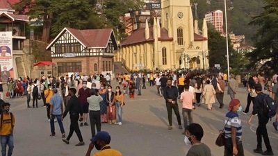 Tourists wander around the ridge area of Shimla in Himachal Pradesh state on July 6, 2021. (AFP file photo)